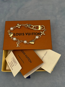 Louis Vuitton LV black charm resin pearl heart-shaped flower pendant chain bag decoration pendant-3762